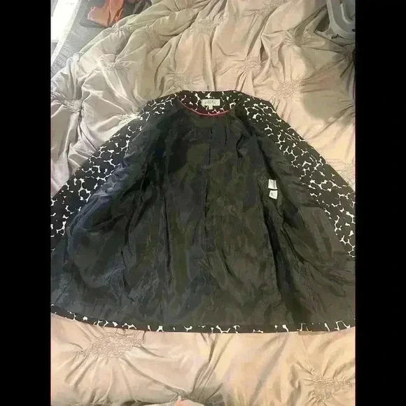 Kasper Long Jacket Womens Size 4p Black/White Open Front Long Sleeves EUC - Picture 2 of 5